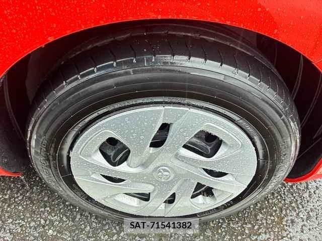 Toyota AQUA 2023 8944457-9