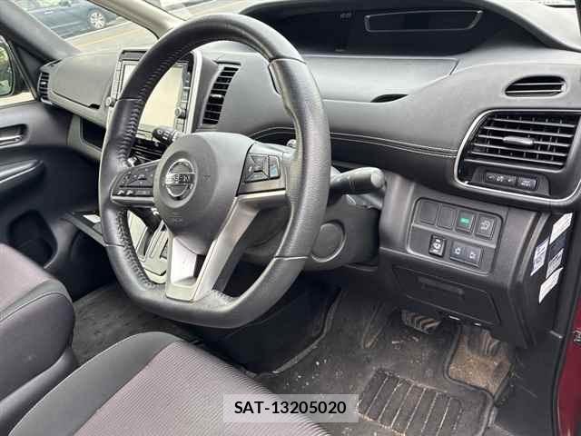 Nissan SERENA 2018 8693064-3