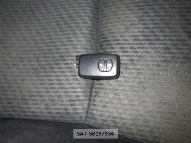Toyota RACTIS 2013 8710645-4