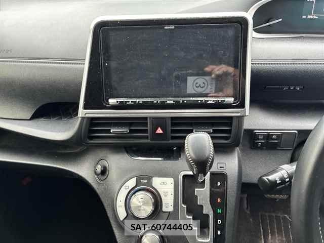 Toyota SIENTA 2022 8692457-6