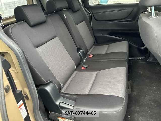 Toyota SIENTA 2022 8692457-8