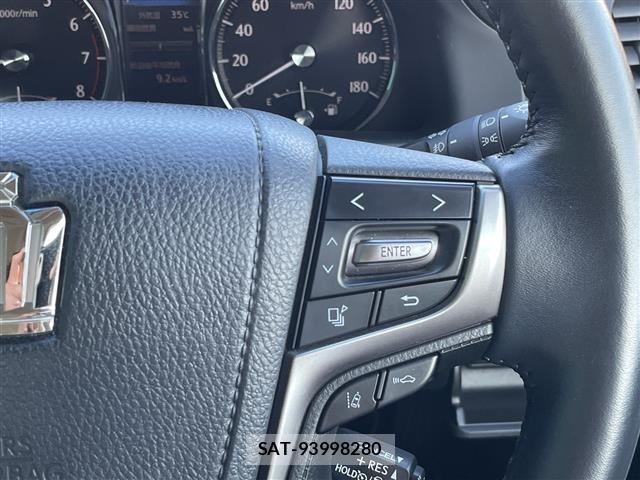Toyota CROWN 2017 8680504-8
