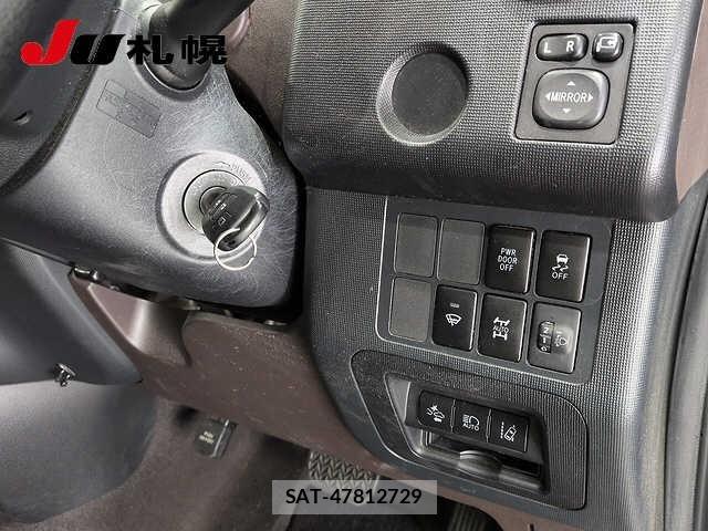 Toyota SPADE 2017 8917376-4