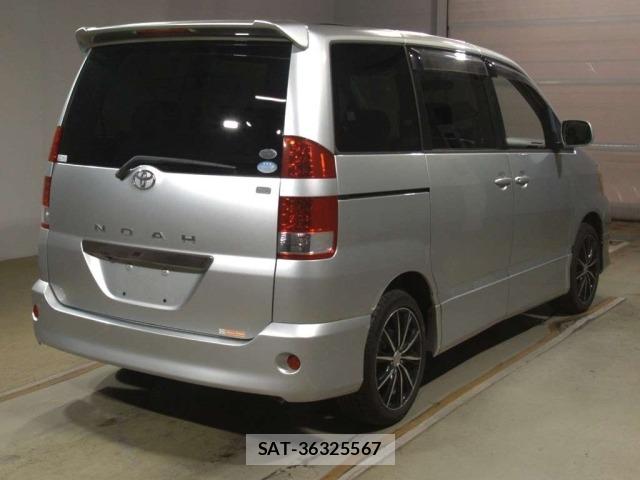 Toyota NOAH 2005 8722694-1