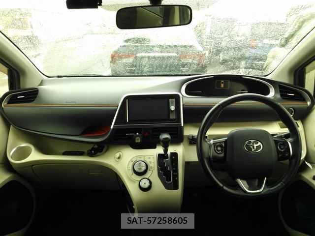 Toyota SIENTA 2015 8672392-8