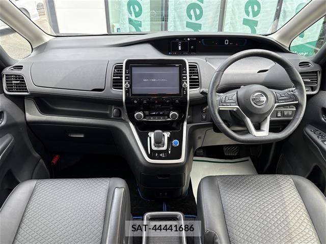 Nissan SERENA 2018 8924769-14