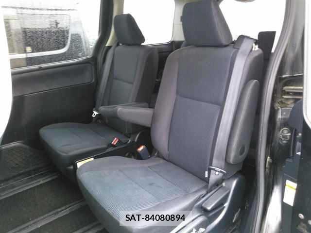 Toyota NOAH 2015 8683087-9
