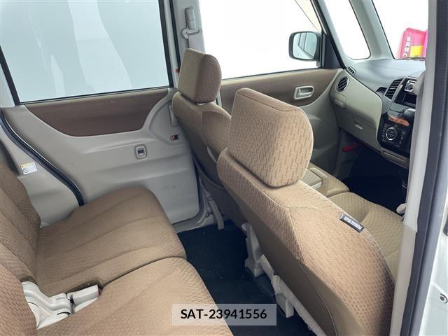 Nissan ROOX 2011 8687194-7