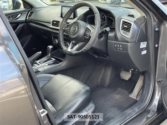 Mazda AXELA 2017 8911652-10