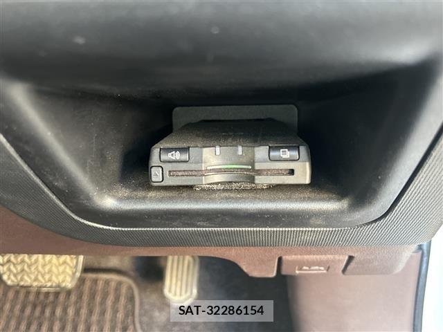 Toyota SPADE 2013 8917298-15