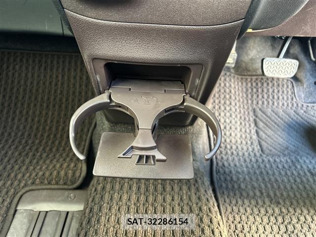 Toyota SPADE 2013 8917298-8