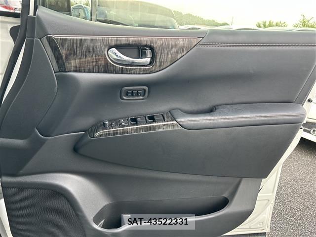 Nissan ELGRAND 2019 8909075-2
