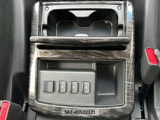 Nissan ELGRAND 2019 8909075-7