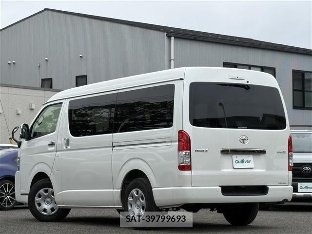 Toyota HIACE VAN 2026 8910469-13