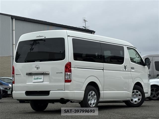 Toyota HIACE VAN 2026 8910469-18