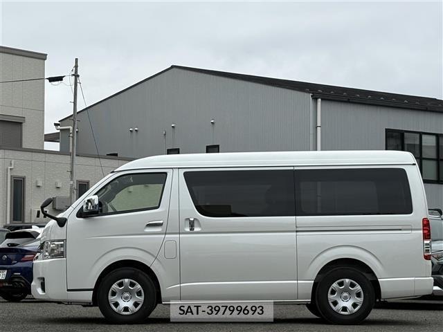 Toyota HIACE VAN 2026 8910469-19