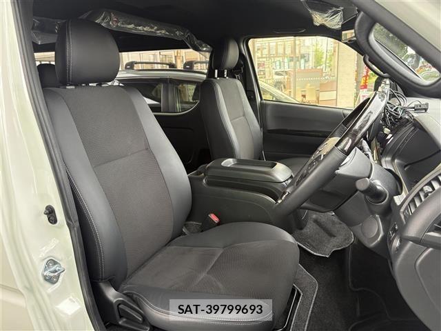 Toyota HIACE VAN 2026 8910469-4