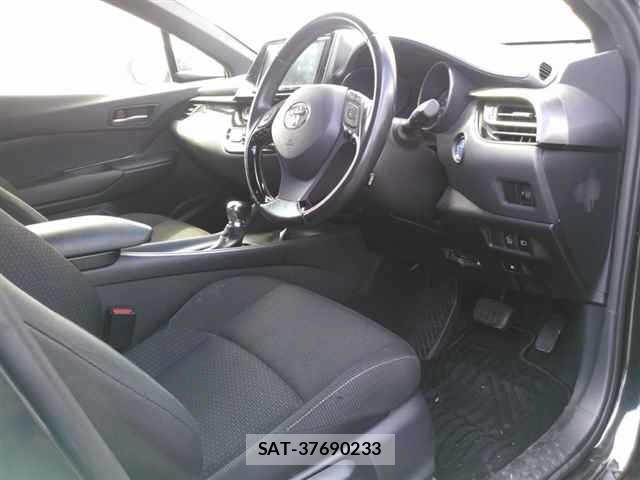 Toyota C-HR 2017 8768388-3