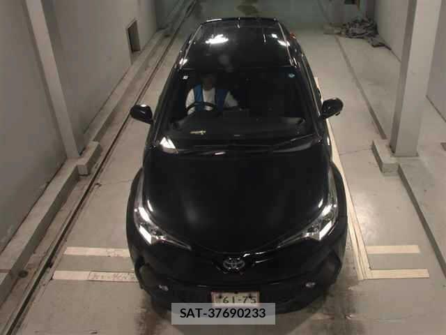 Toyota C-HR 2017 8768388-6