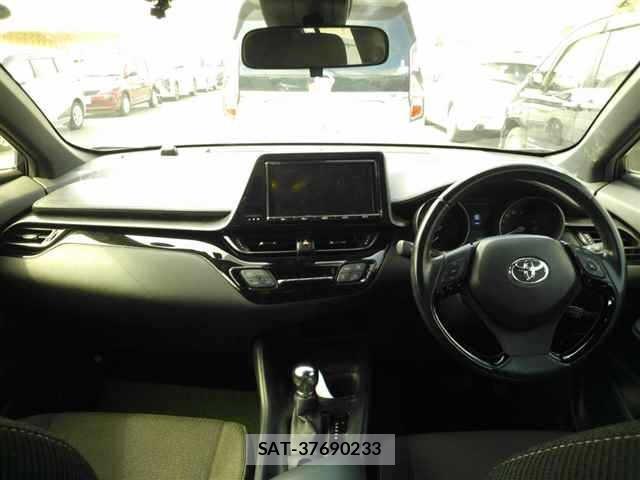 Toyota C-HR 2017 8768388-8