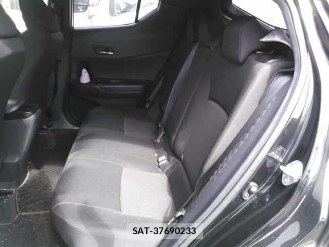 Toyota C-HR 2017 8768388-9