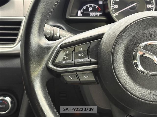 Mazda AXELA 2017 8911688-1