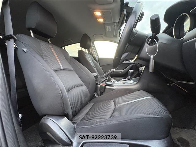 Mazda AXELA 2017 8911688-2
