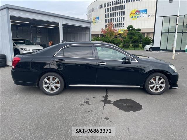 Toyota CROWN MAJESTA 2011 8939690-8