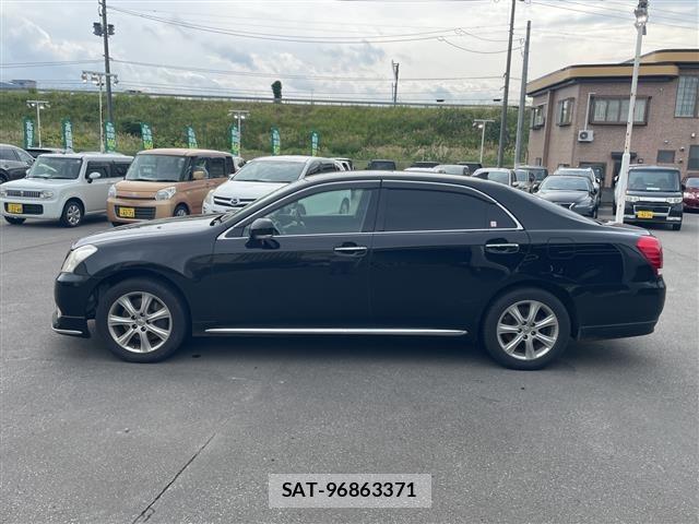 Toyota CROWN MAJESTA 2011 8939690-9