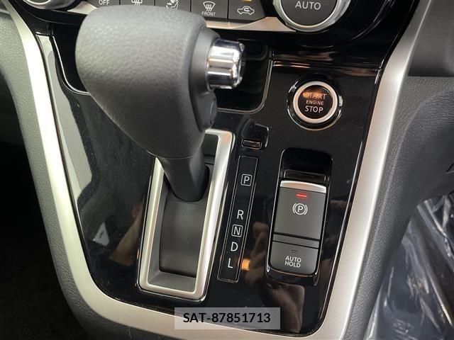 Nissan SERENA 2017 8925001-10