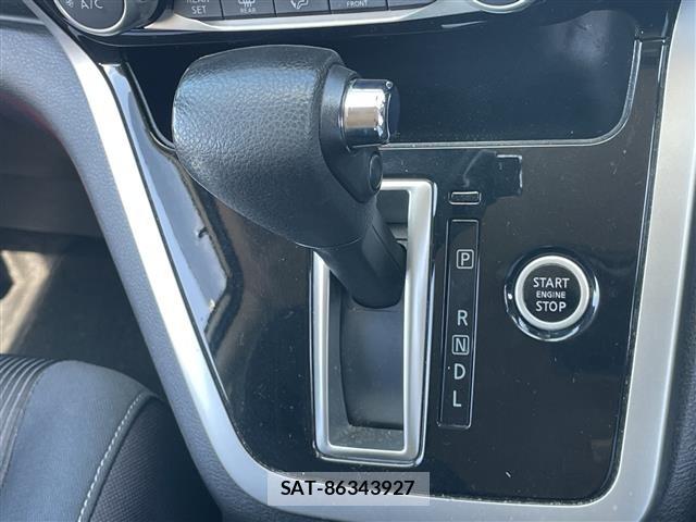Nissan SERENA 2017 8925042-5