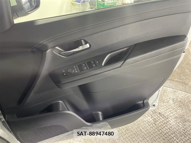 Nissan SERENA 2026 8925108-11