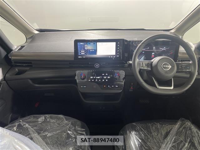 Nissan SERENA 2026 8925108-15