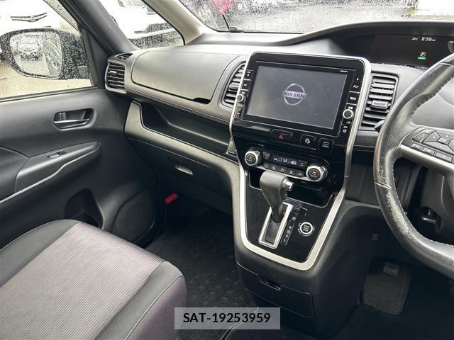 Nissan SERENA 2018 8925120-17