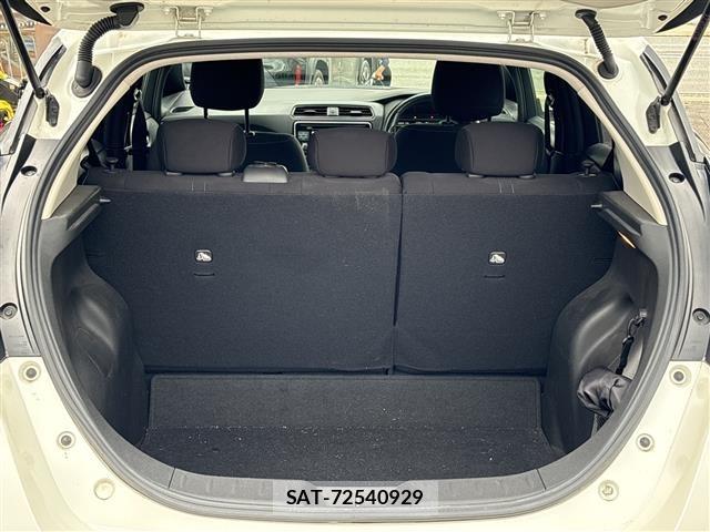 Nissan LEAF 2018 8928852-3