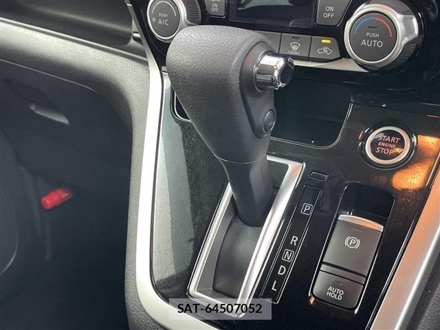 Nissan SERENA 2018 8925253-17