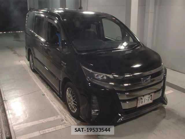 Toyota NOAH 2017 8765179-0