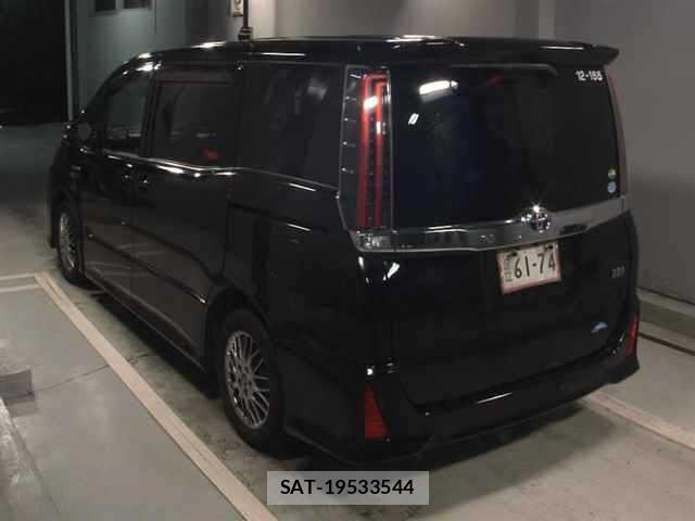 Toyota NOAH 2017 8765179-1