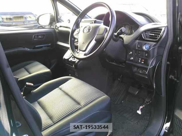 Toyota NOAH 2017 8765179-3