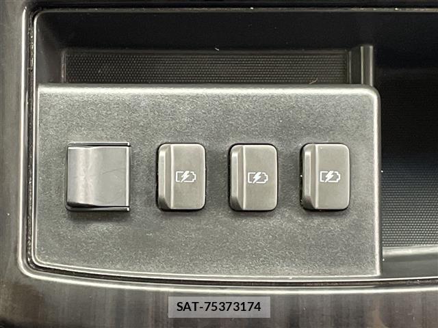 Nissan ELGRAND 2019 8909078-2