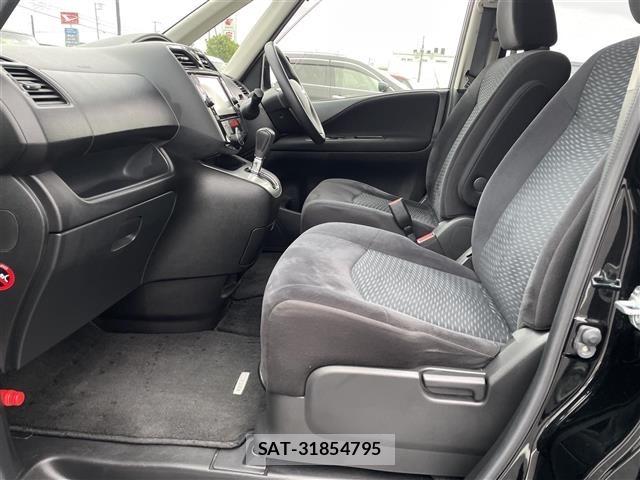 Nissan SERENA 2014 8925409-6