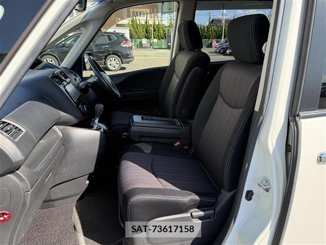 Nissan SERENA 2014 8925430-7
