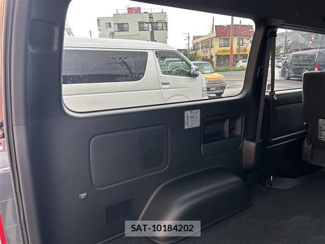 Toyota HIACE VAN 2025 8910486-10