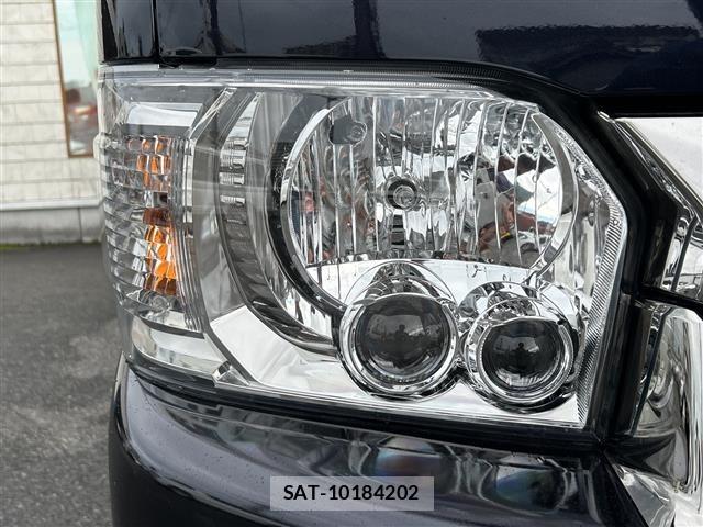 Toyota HIACE VAN 2025 8910486-11