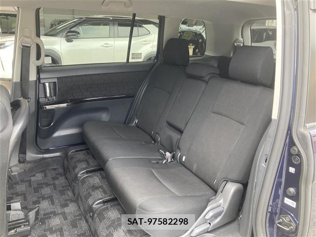 Toyota ISIS 2013 8947830-14