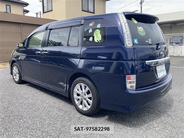 Toyota ISIS 2013 8947830-15