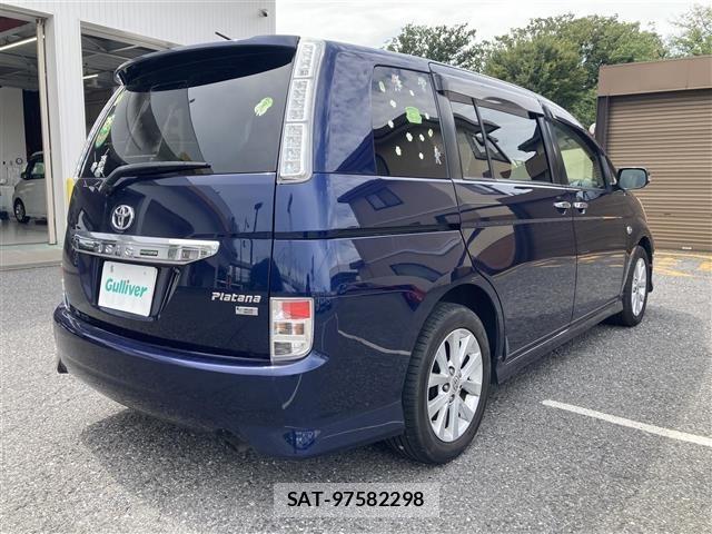 Toyota ISIS 2013 8947830-18