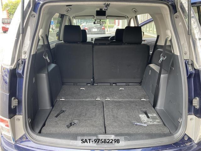 Toyota ISIS 2013 8947830-2