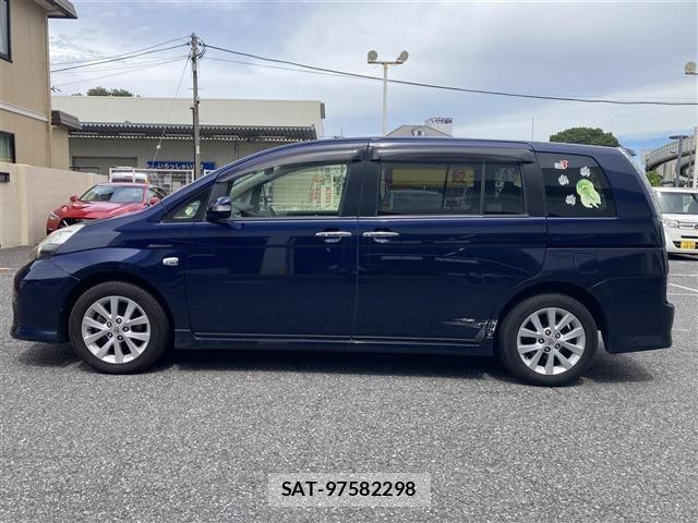 Toyota ISIS 2013 8947830-21