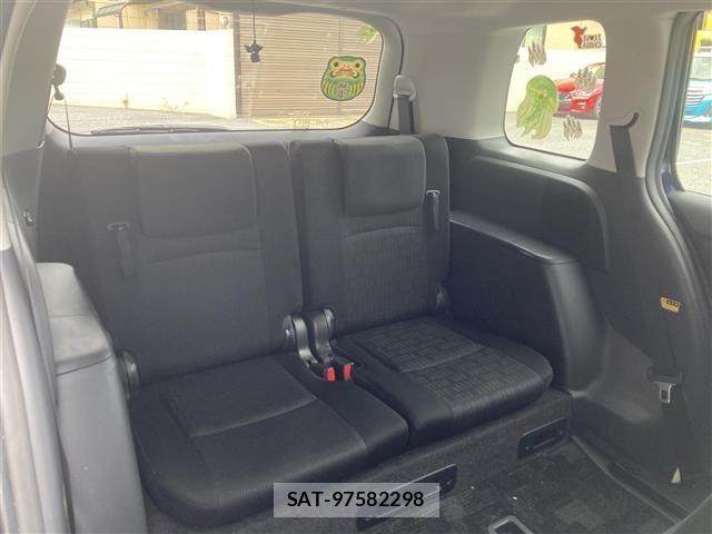 Toyota ISIS 2013 8947830-24